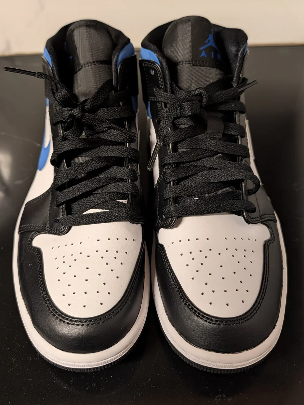 Nike Men's Air Jordan 1 Mid Black White Lace-Up Sneakers Size 8.5 Like New